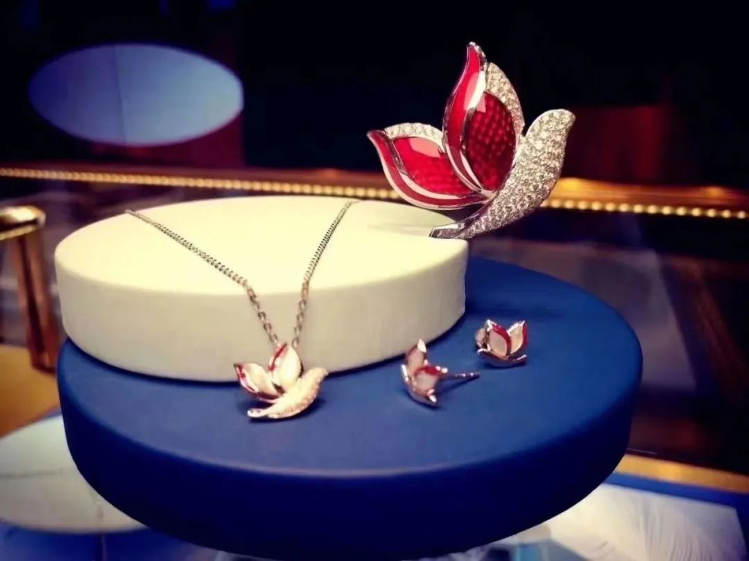 周大福和平天使耳钉,周大福和平天使礼盒