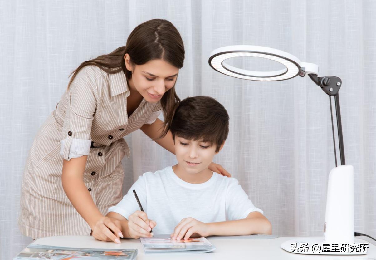 给孩子用什么样的台灯护眼,保护孩子视力护眼灯