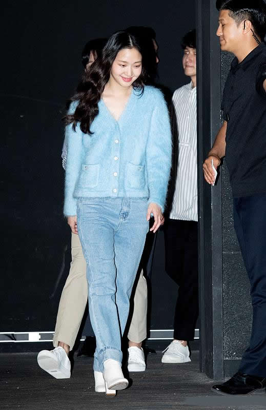 韩国美女银装,韩国金高银穿搭牛仔衬衫