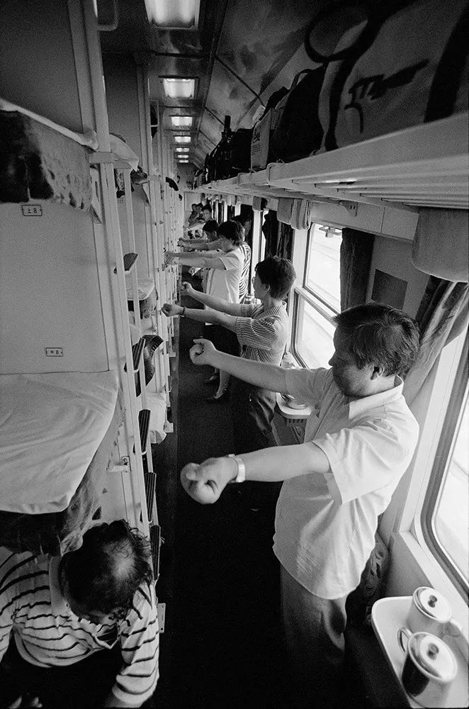 回忆二十几年前坐绿皮车的感觉,坐老式绿皮车是什么感觉