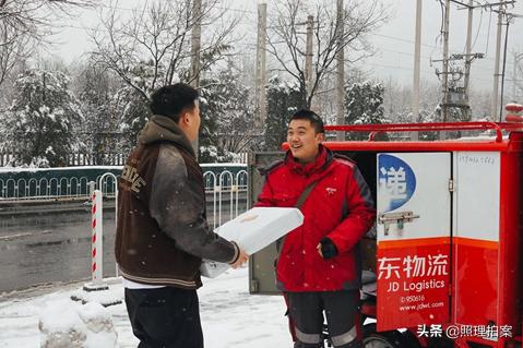 同样月入过万，快递小哥为何爱选京东？