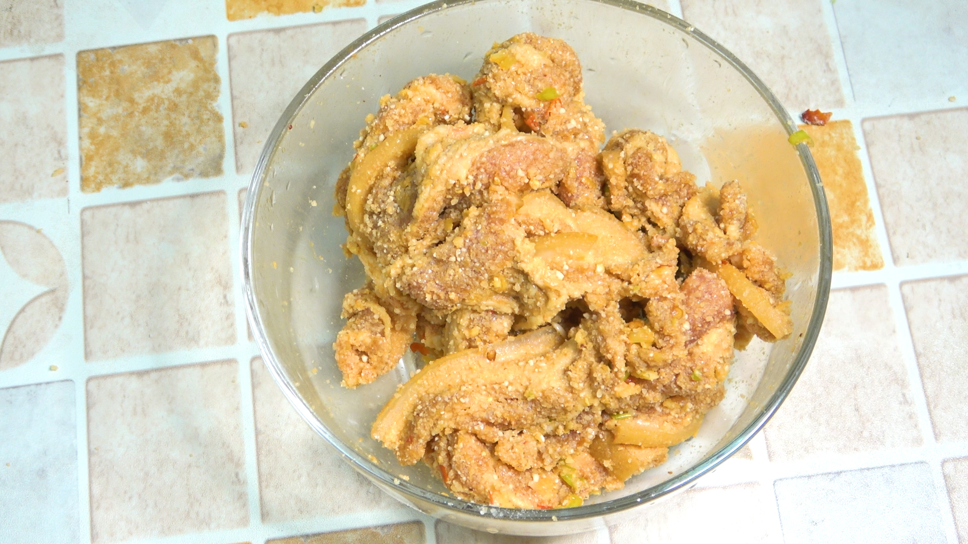 五花肉放锅里烫一下去除毛腥味,五花肉放锅里一蒸瞬间变美食