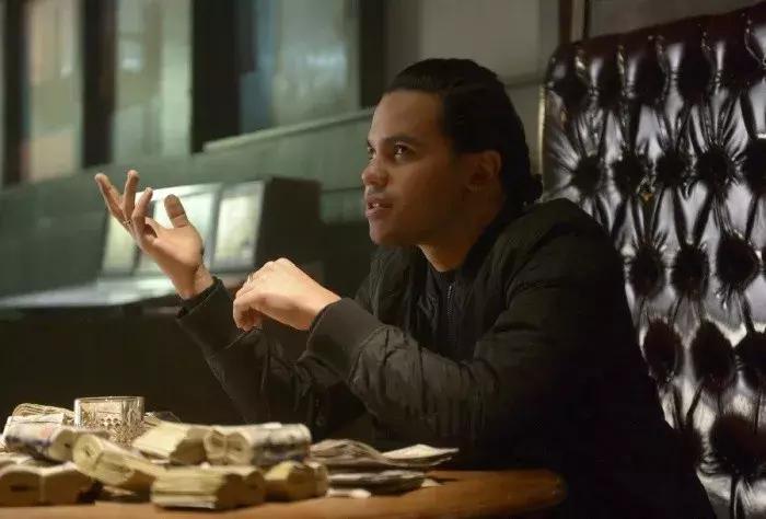 异世界人物介绍,闪电侠异世界