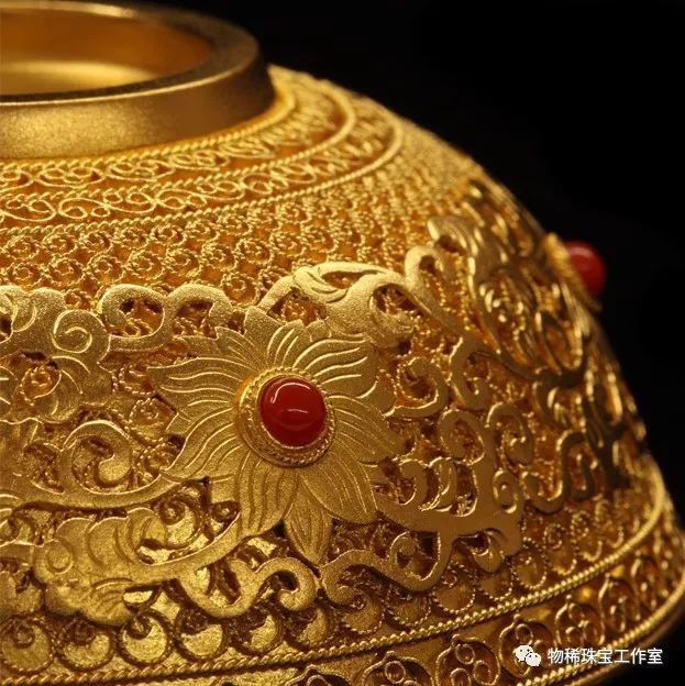 72岁女虎本命年戴什么首饰最好,本命年戴什么珠宝手链