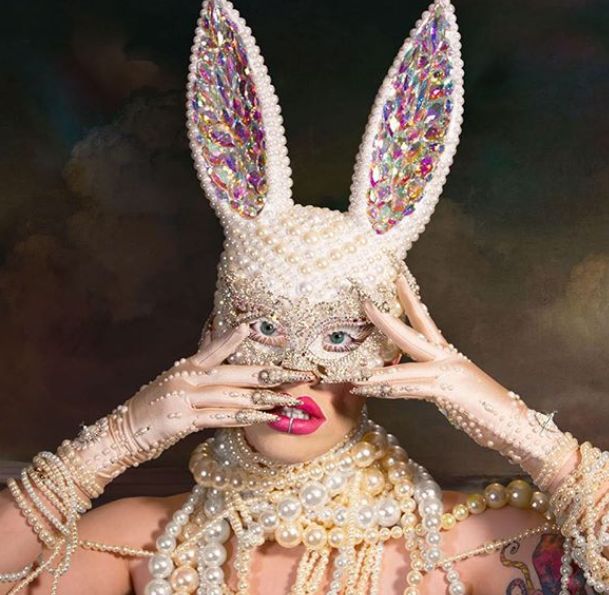 有人看见这篇文章出个可替换甲片的指甲油手套，我绝对第一个下单