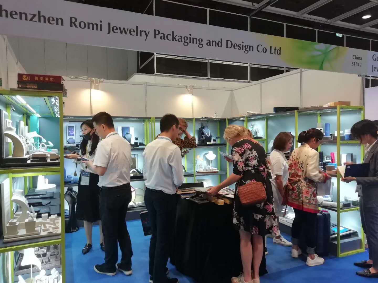 实力圈粉诺美首饰包装惊艳亮相香港珠宝展再度斩获批量订单归来