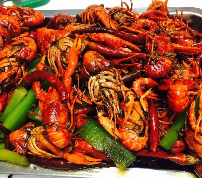 南宁美食推荐必吃龙虾,南宁最好吃的五香龙虾
