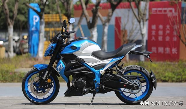 极速164km，百公里加速8.4S！这款250cc运动街车，配置高，动力强