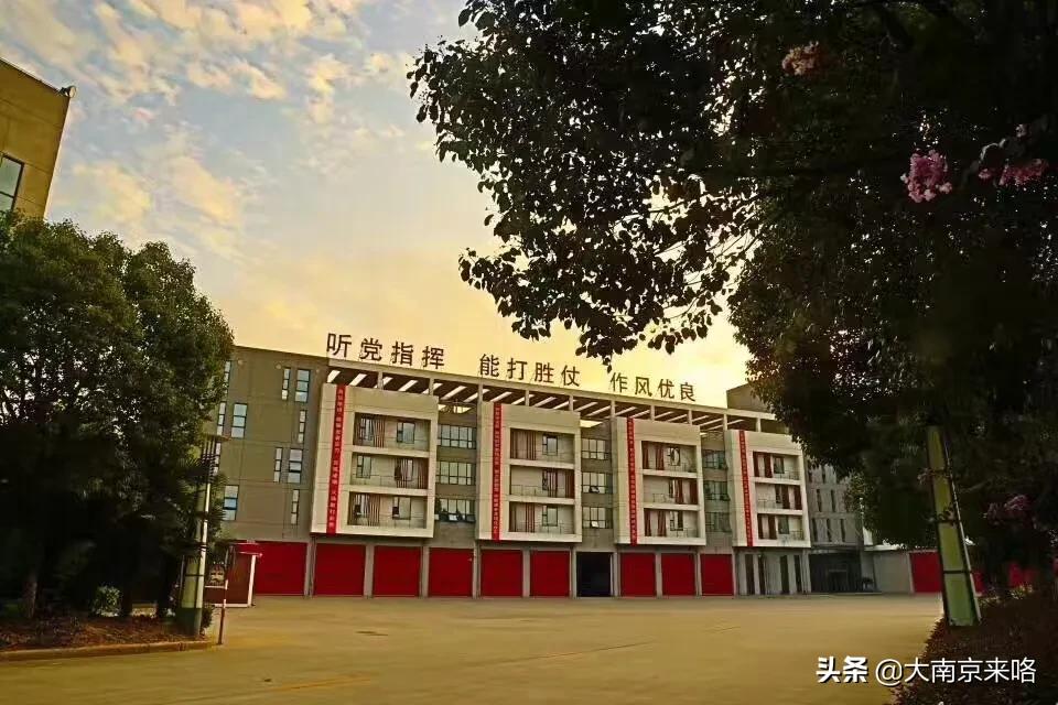 江苏教育频道特种兵军事夏令营,小小特种兵夏令营江苏广电