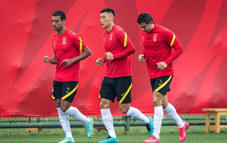 12-0！国足单方面*杀屠**！鱼腩球队引颈就戮，李铁大幅轮换有风险？