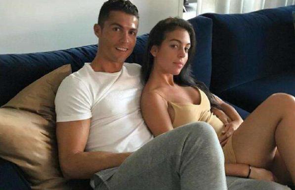 c罗和他现女友在一起的甜蜜瞬间,c罗与女友恩爱