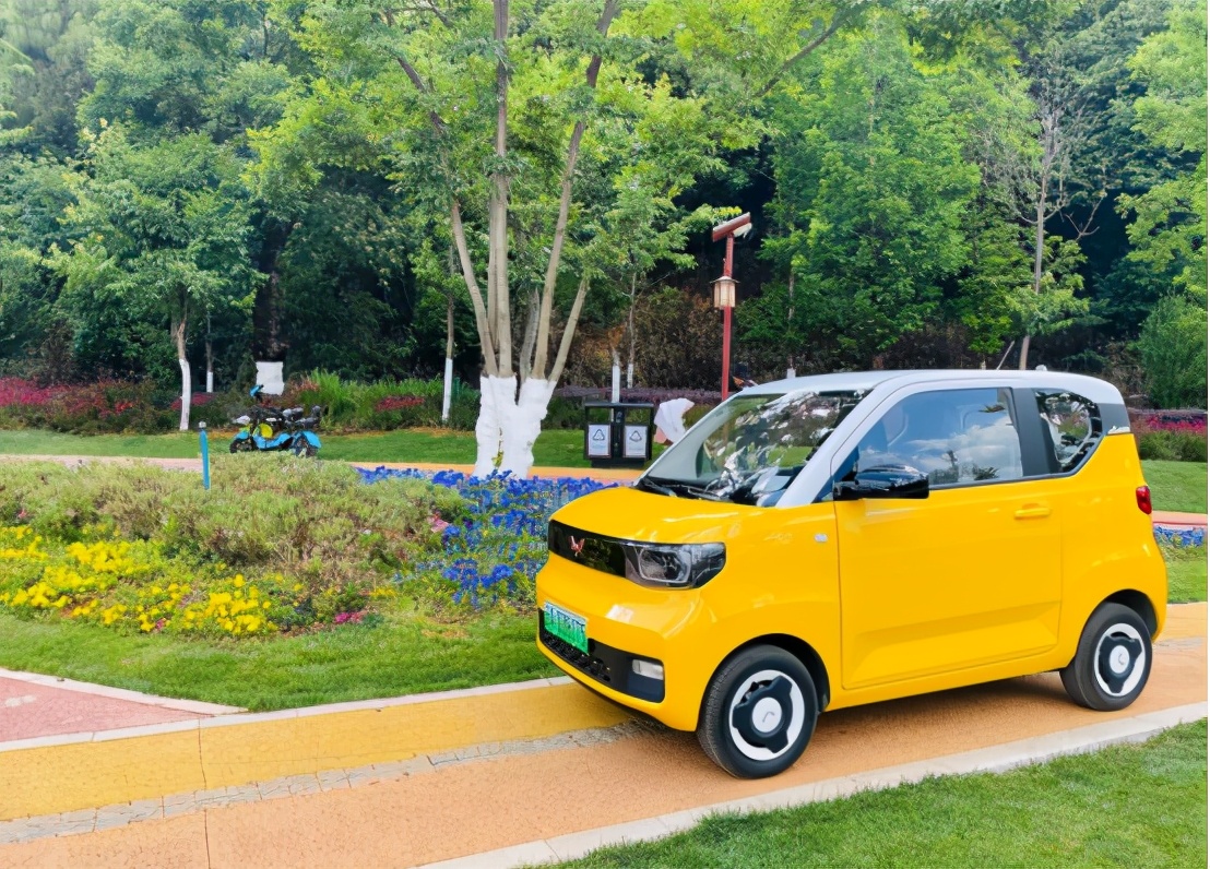 开宏光miniev马卡龙去旅行,五菱宏光miniev马卡龙三代启动过程
