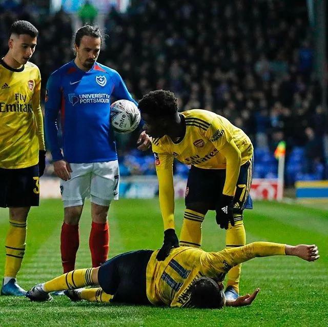 阿森纳球员搞笑发角球三次,阿森纳球员搞笑发角球