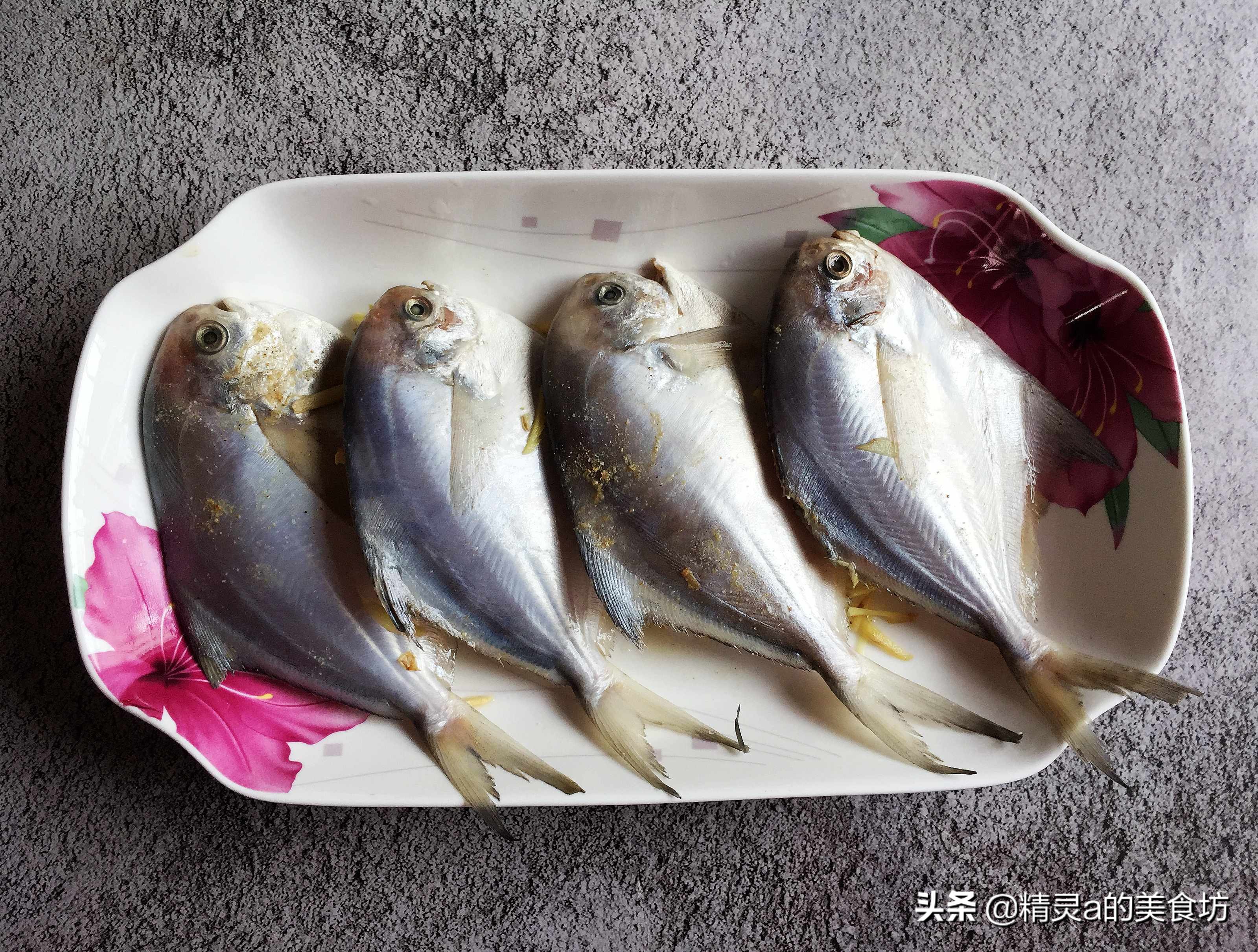 这才是清蒸鱼的正确做法鲜嫩可口,清蒸鱼该怎么做才能既入味又鲜嫩