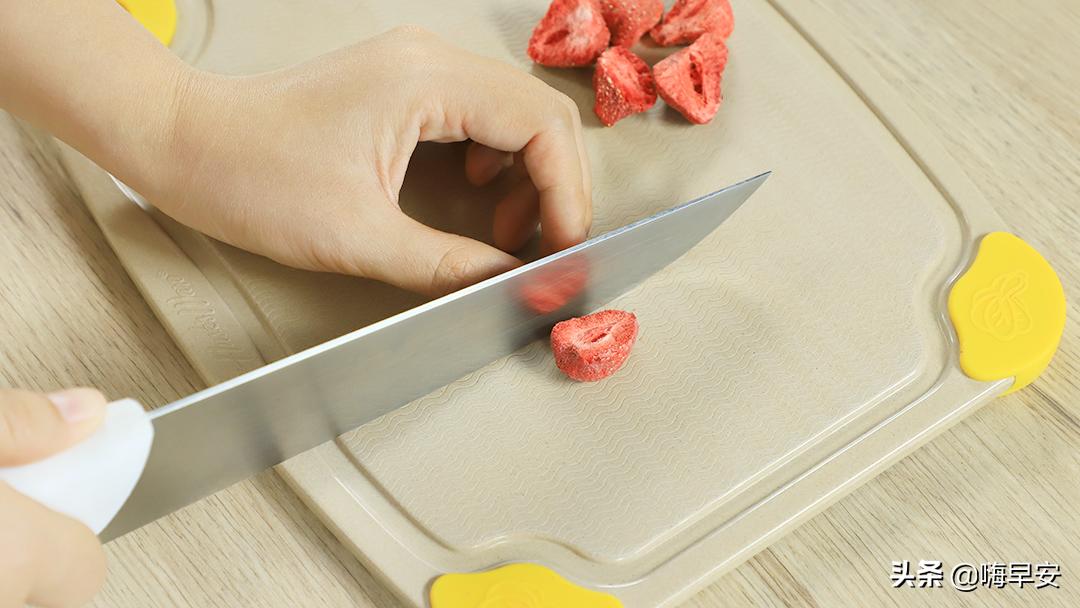 自己在家做牛轧糖的做法,自制牛轧糖的做法教程