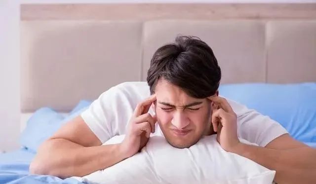 老年人失眠难治?中医给你1个实用建议比药管用,倒头就睡8小时