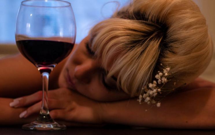 跟葡萄糖一样解酒的饮料,解酒淡盐水和蜂蜜哪个效果好