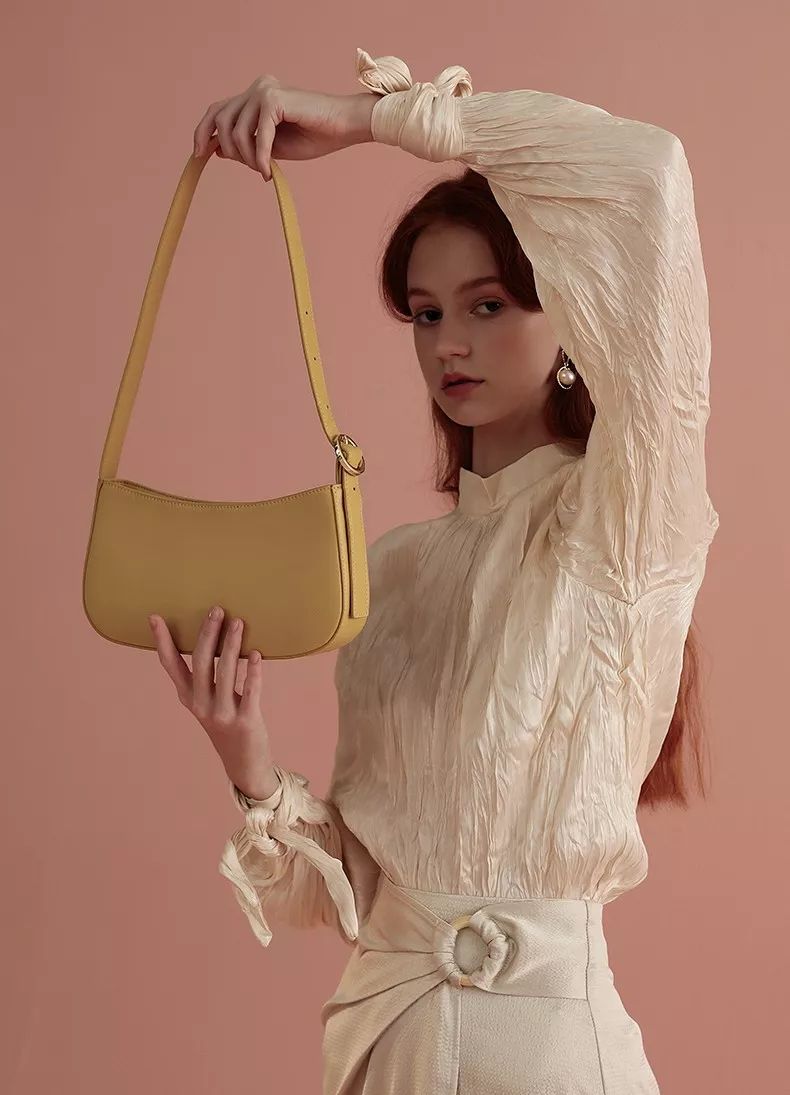 小众设计感经典百搭腋下包,今年最流行的百搭腋下包