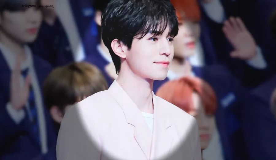 李栋旭穿绿色卫衣,李栋旭不老容颜