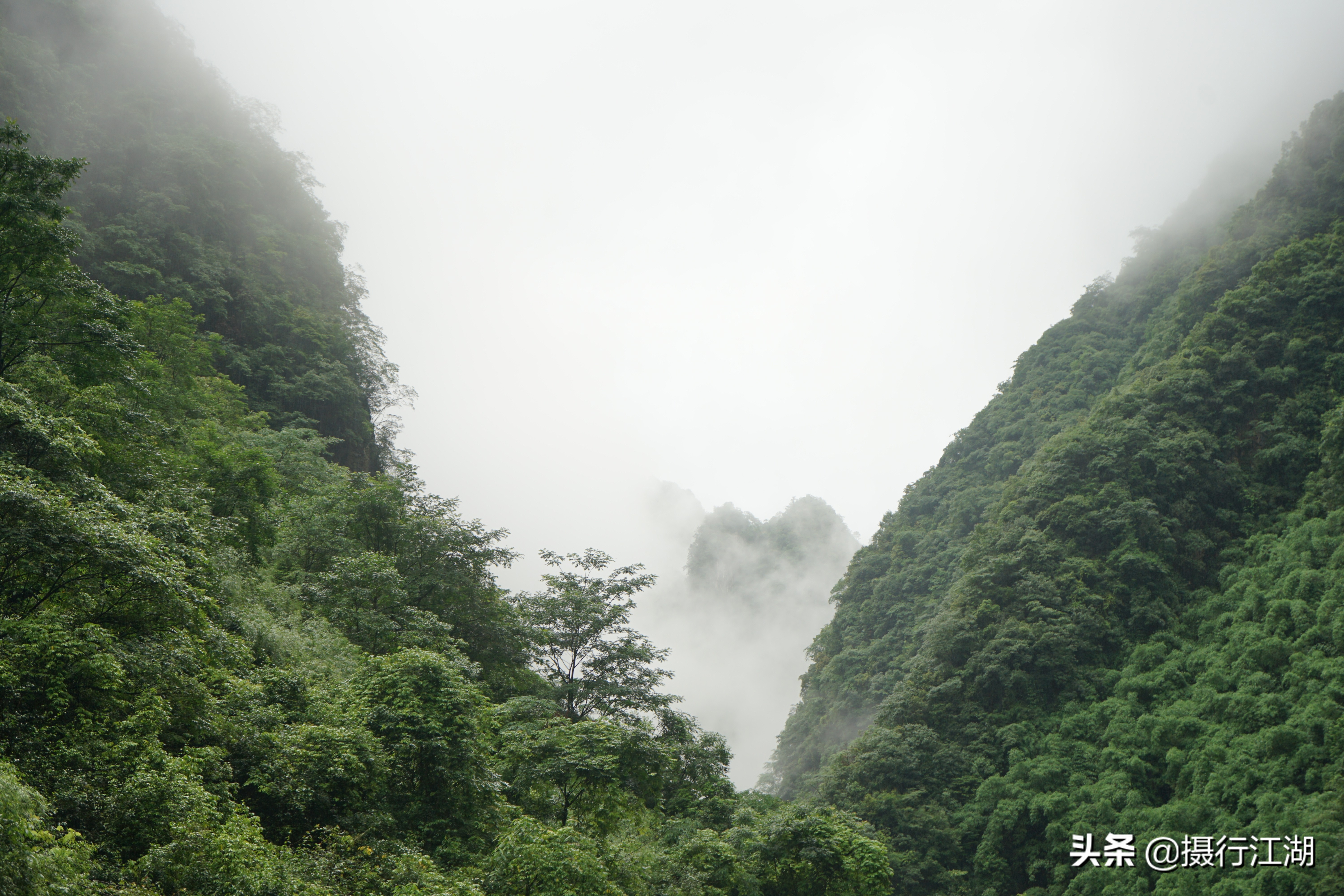 避暑秘境神龙峡，在飞瀑流泉的原始谷底来一场随遇而安的漂流