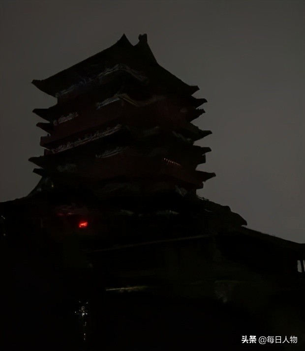 爬两个小时黄山光明顶看日出,登上山顶看美景黄山一日游结束