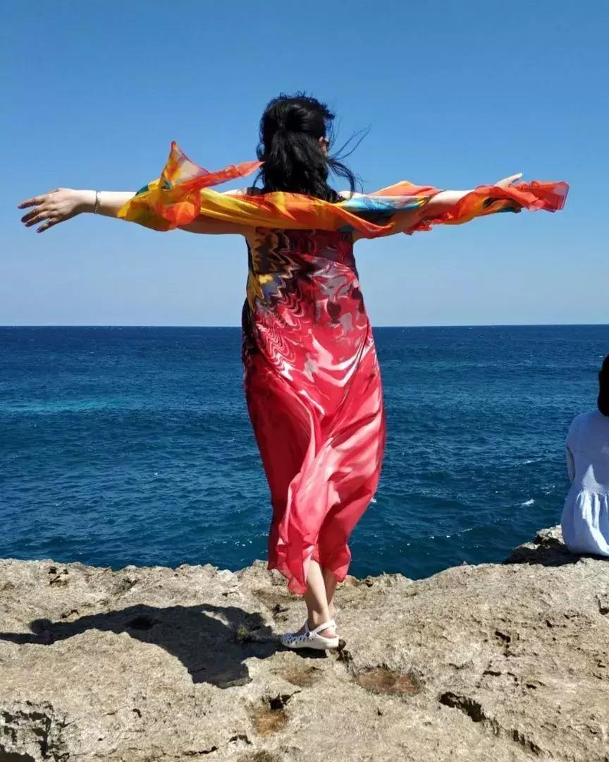 中国大妈外出旅游标准动作合辑！炫翻天！