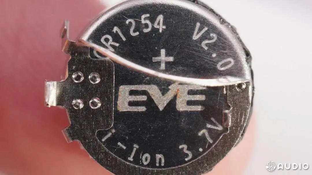 品牌争相采用,钢壳扣式电池成TWS耳机标配