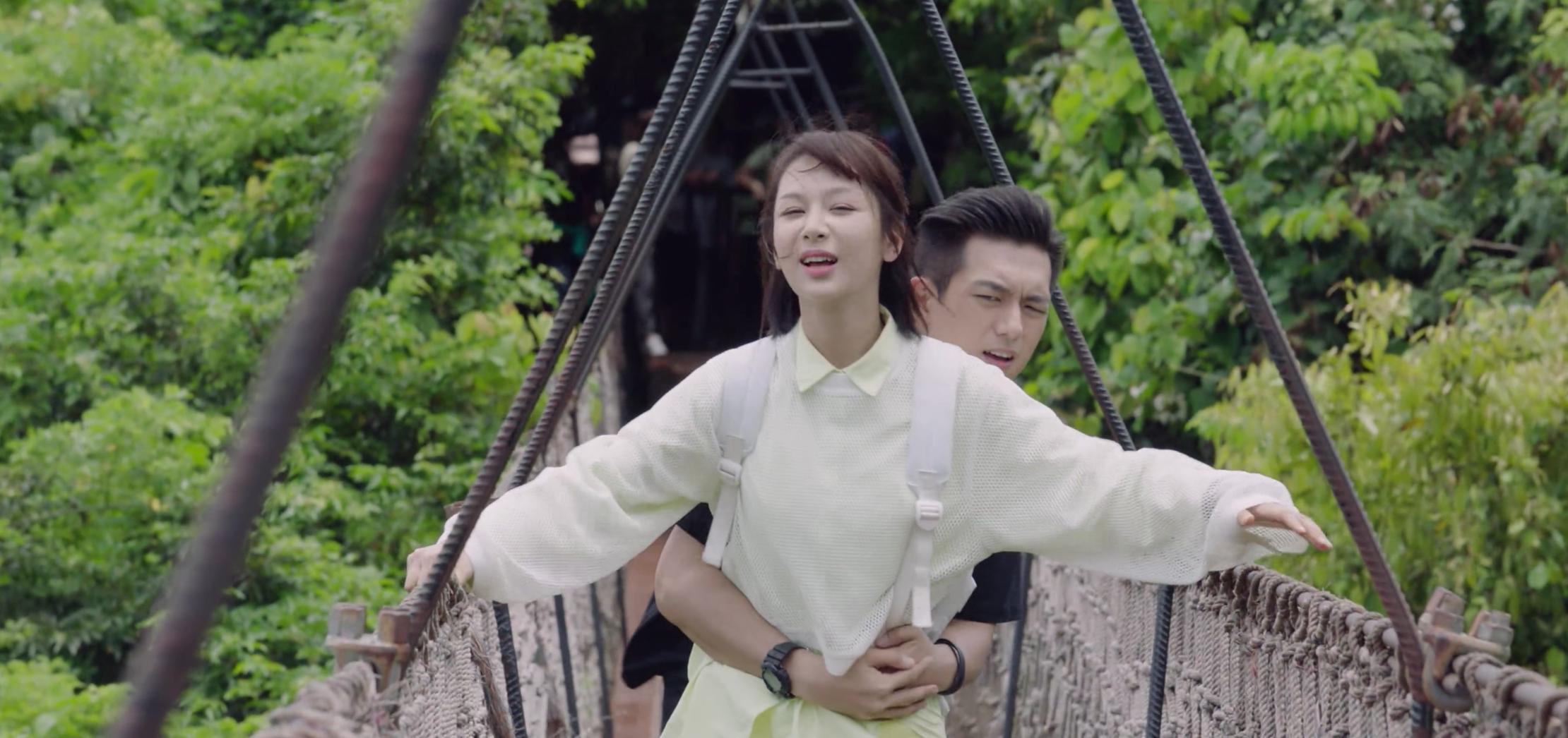 杨紫给李现分享旅游景点,现实生活中李现和杨紫到三亚旅游