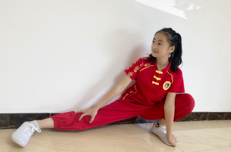 天山派基本功,压腿步法训练