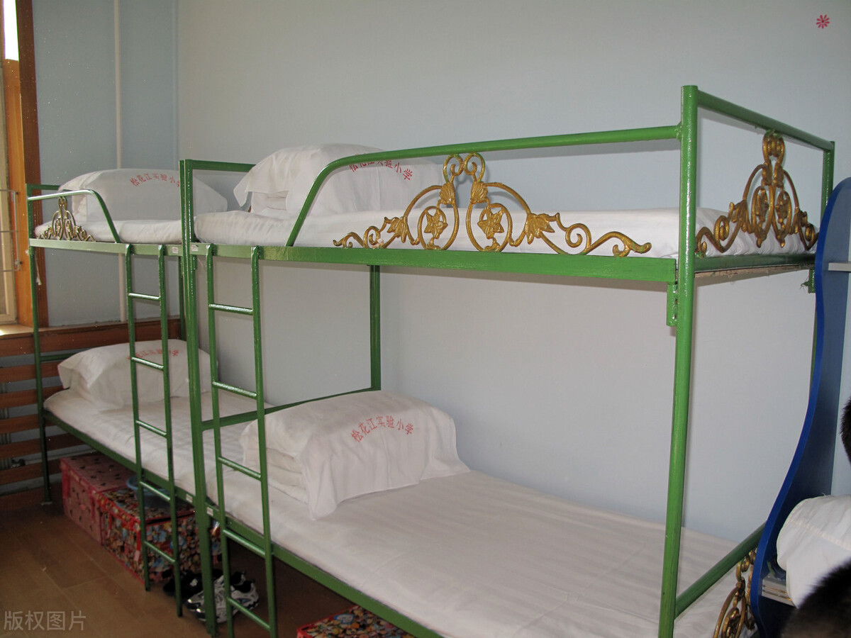 泉文科教：学生宿舍公寓床该如何进行保养？