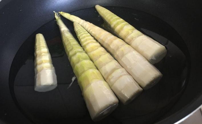 晒笋干怎么焯水,晒干笋干不发黑的正确方法