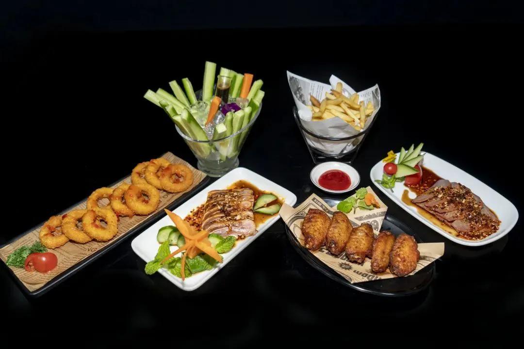 襄阳新晋网红打卡地欧米亚酒吧,襄阳欧米亚酒吧直播间