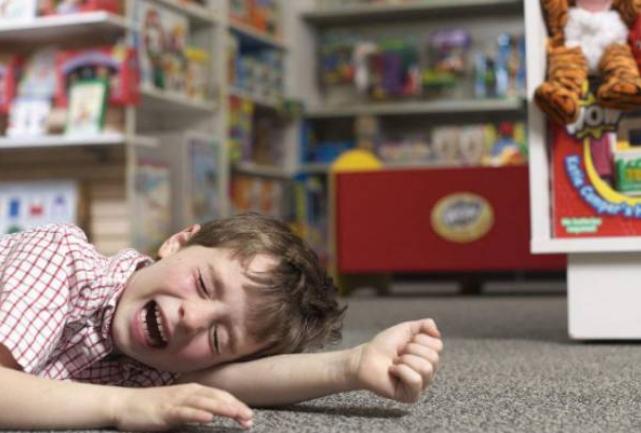 孩子一直吵着要买玩具该怎么教育,孩子吵闹要买玩具怎么回应