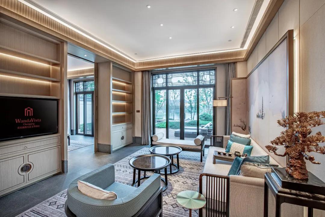 刚刚，两家万达酒店同时开业！她们坐落湖心，相当有范儿