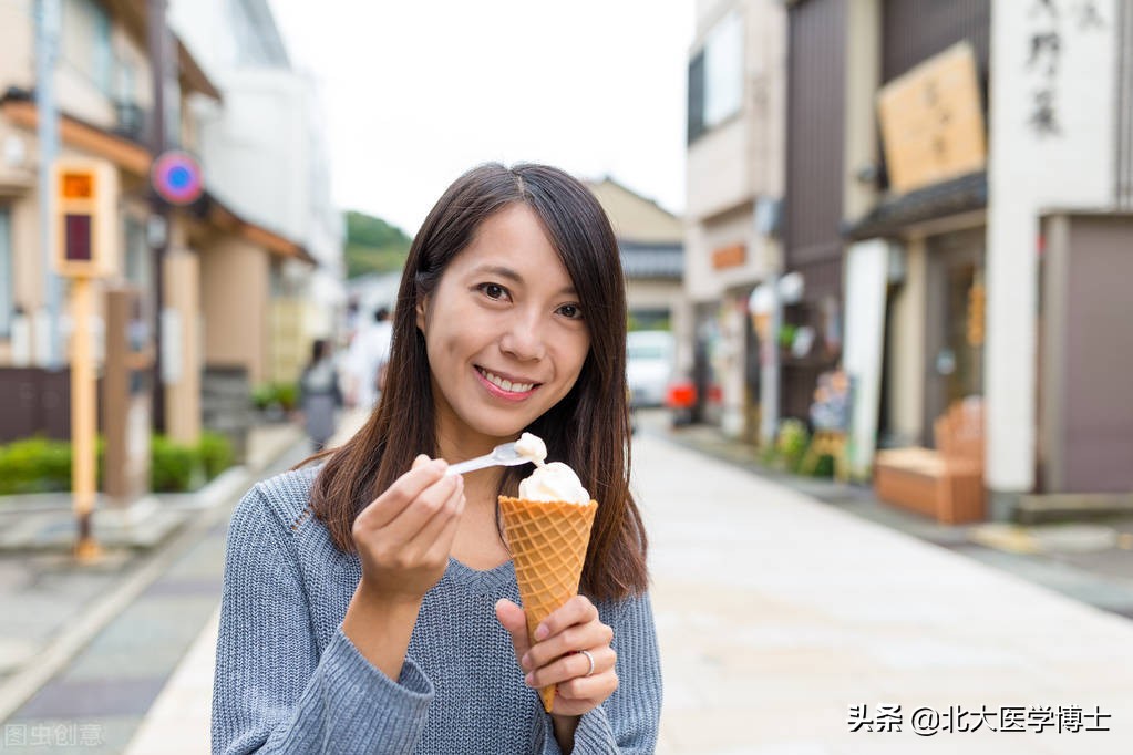 夏天很热但手脚冰凉怎么回事,夏天身体发烫冬天脚手冰凉怎么了