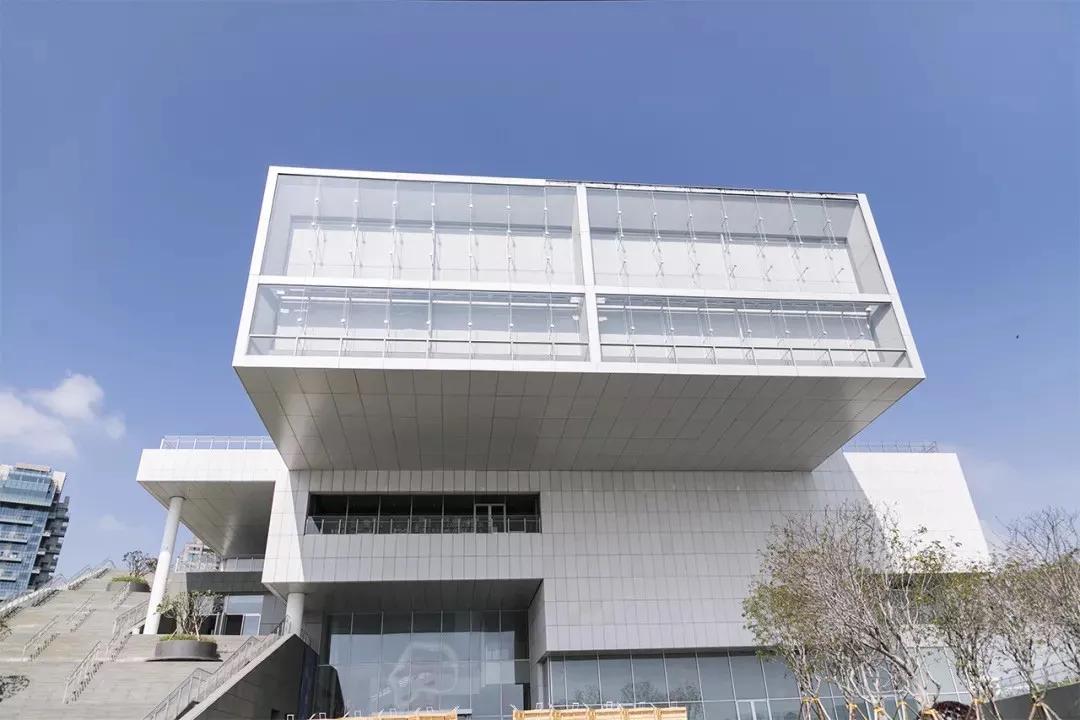 深圳翻身地铁成网红打卡地,深圳网红打卡地点富士康光明小镇