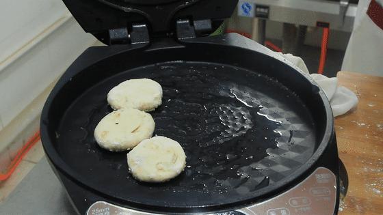 烧饼好酥脆好吃到停不下来,焦香酥脆的小烧饼