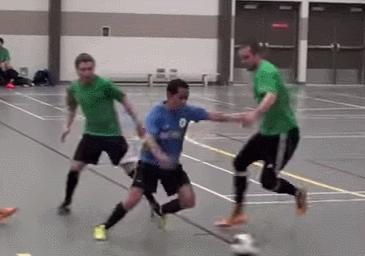 若是想赢就先摆出赢的姿态,想赢球练防守