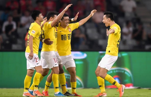 一年的冤屈在夺冠后释怀，你会给本赛季的恒大球员作出什么评价？