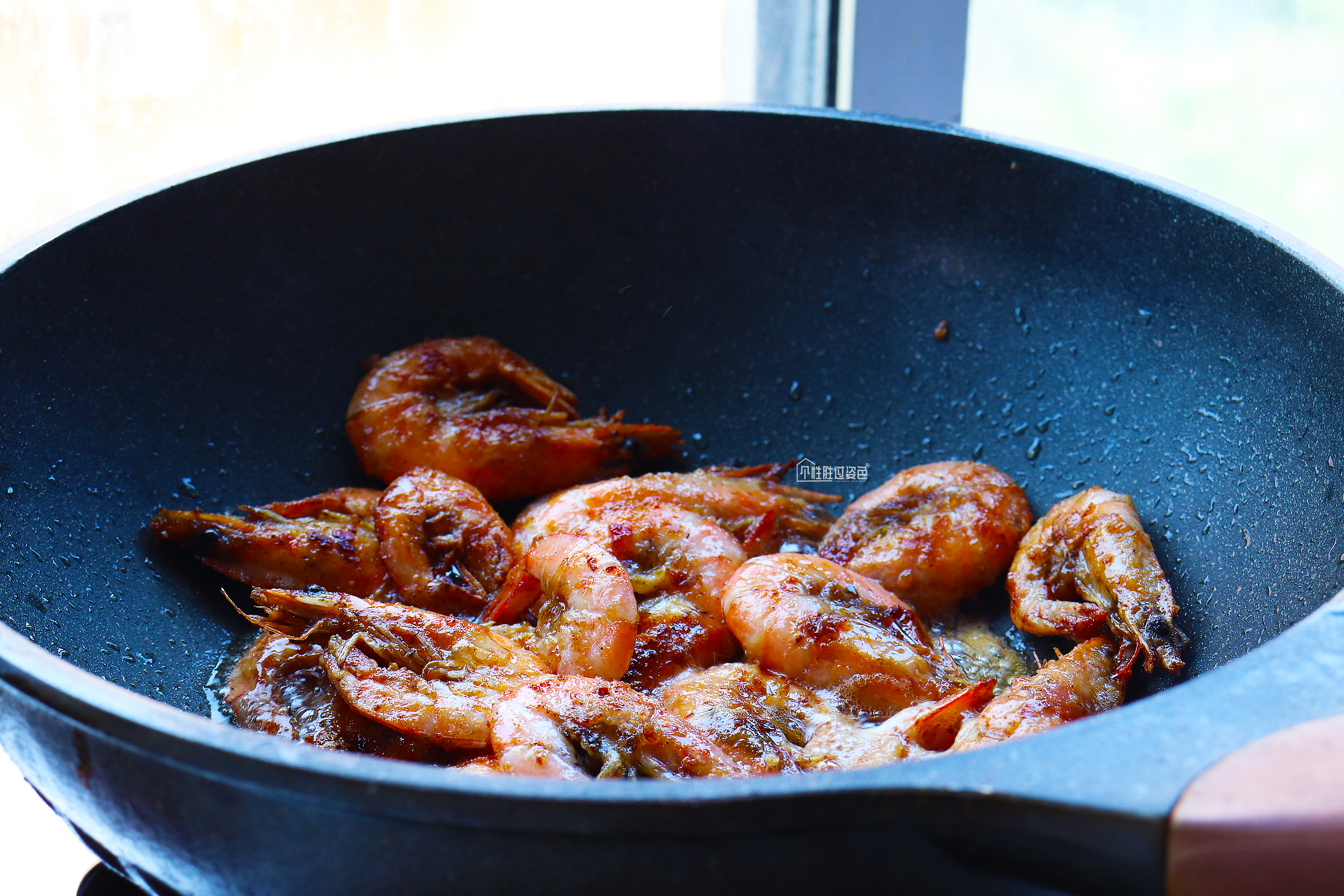 这样做虾外酥里嫩全家老小都爱吃,不带皮的虾怎么做简单又好吃