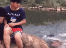 去按脚碰到前女友，怎么化解尴尬