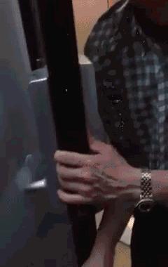 别再抱怨开锁师傅收费贵,门锁里的机关没你想的那么简单