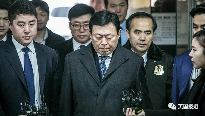 父子同场性侵一女星，兄弟为夺权反目撕X！韩国乐天，一场好戏