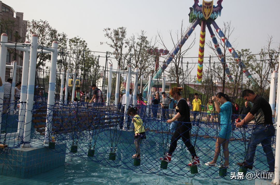 逃离高温“熔炉”，南方的夏天就该玩雪