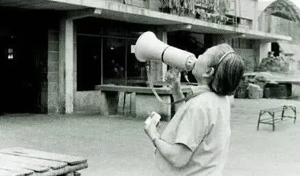 那些年的电话趣事：公用电话的吼声，大哥大的豪气……