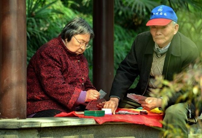 妈妈帮自己带孩子老公却不领情,妈妈帮忙带了孩子