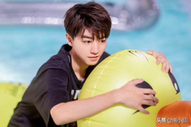 tfboys六周年演唱会指路,tfboys六周年演唱会小动作