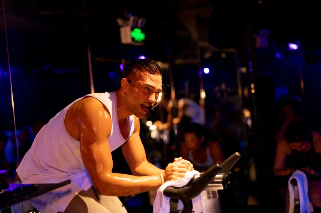 「2021冬季甩肉燃脂指南」，大上海时代广场和你一起遇见更好