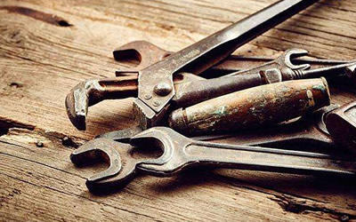 食品干燥剂性价比超高，攒一堆放家里，避免墙角潮湿