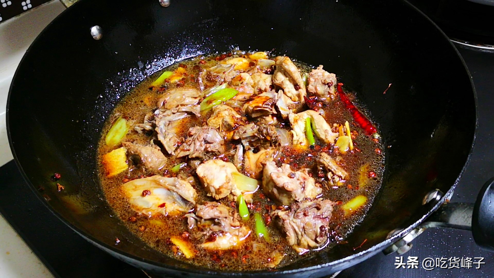 谢大脚小鸡炖蘑菇,谢大脚铁锅炖